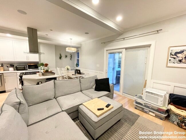 108 Buttonwood St