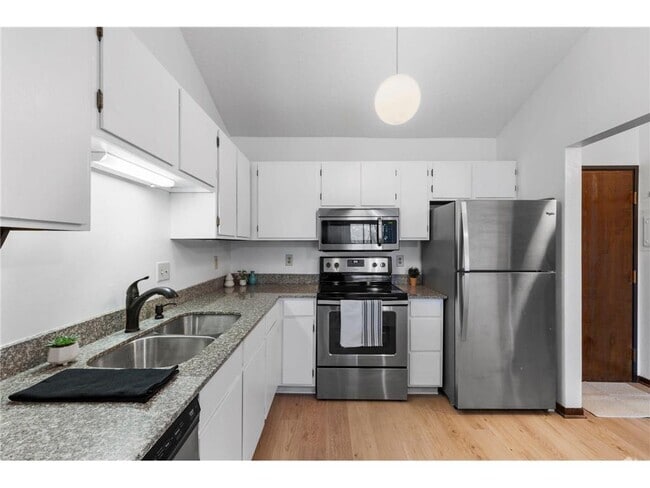 Building Photo - 3850 Plymouth Blvd Unit 317 Rental