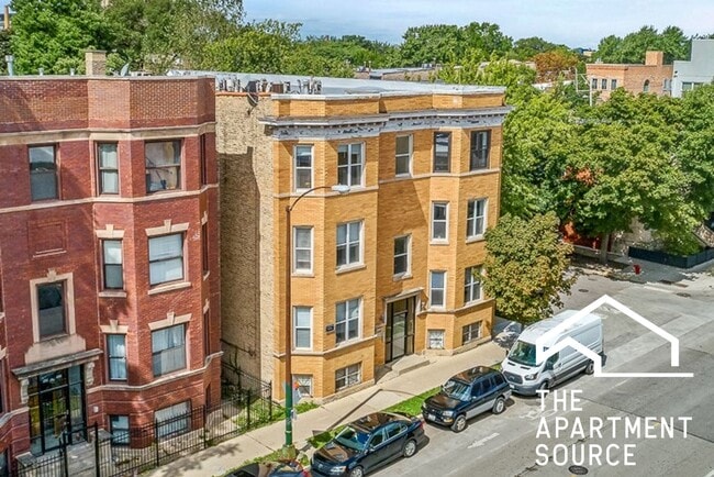 Photo - 1024 N Damen Ave Unidad 11