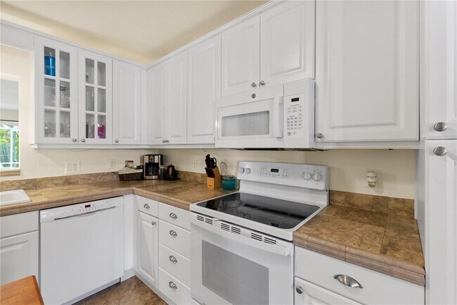 Photo - 7860 Holiday Dr