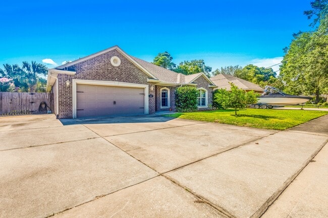 Photo - 651 Powell Dr NE