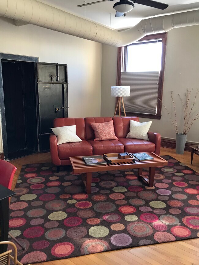 Photo - 41 E University Ave