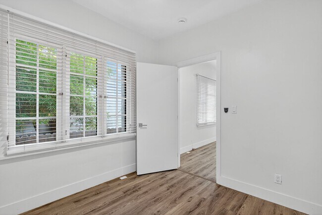 Photo - 405 W 3rd St Unidad I