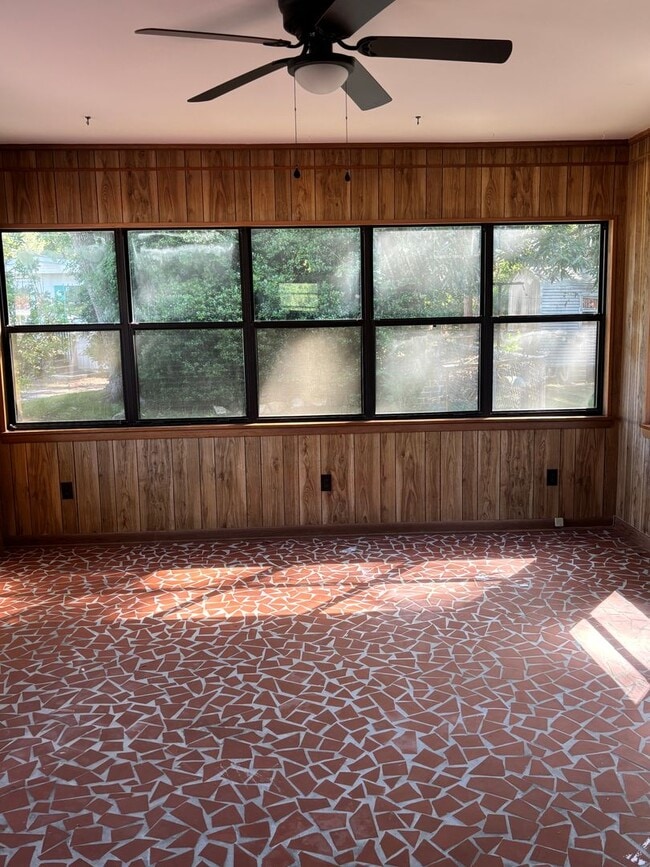 Photo - FOR RENT