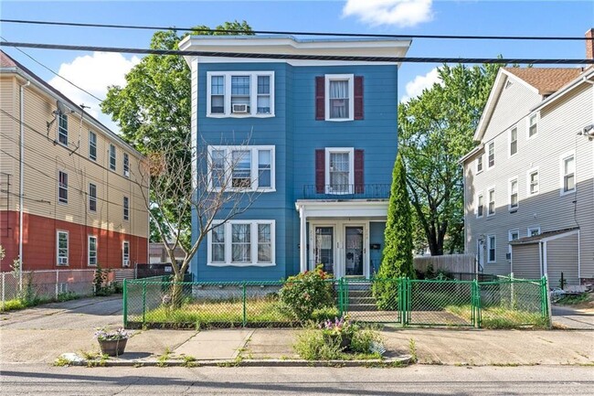 Building Photo - 266 Sayles Ave Unit 2