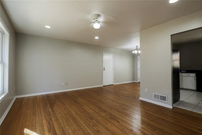 Photo - 2821 Petersburg Ct