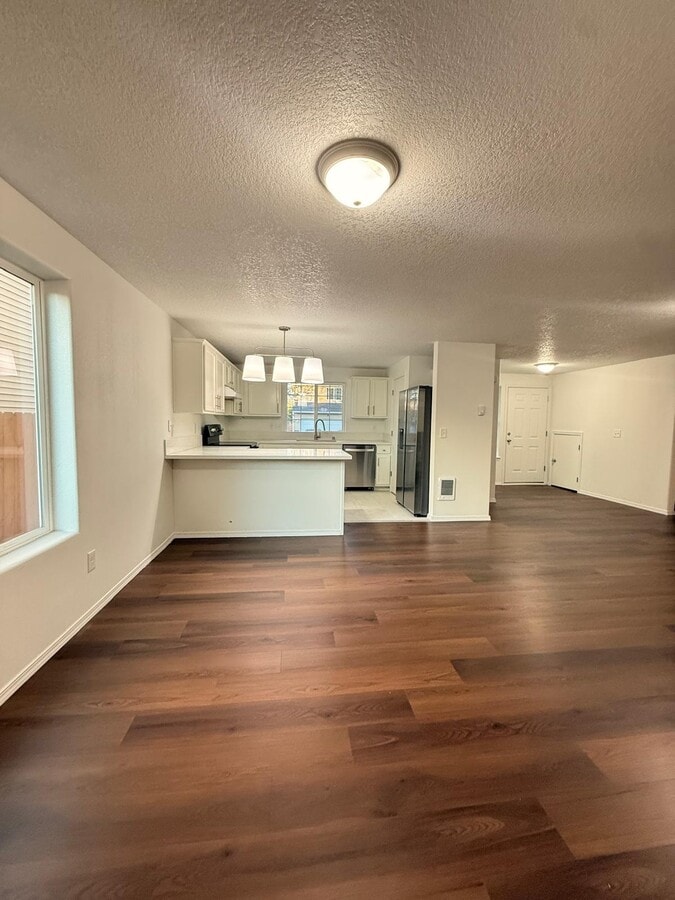 Photo - 1123 W 31st St