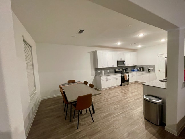 Cocina y comedor - 7314 Madison Commons Ln
