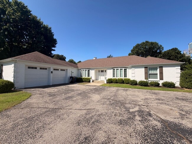 Building Photo - Forest Hill Schools - executive home