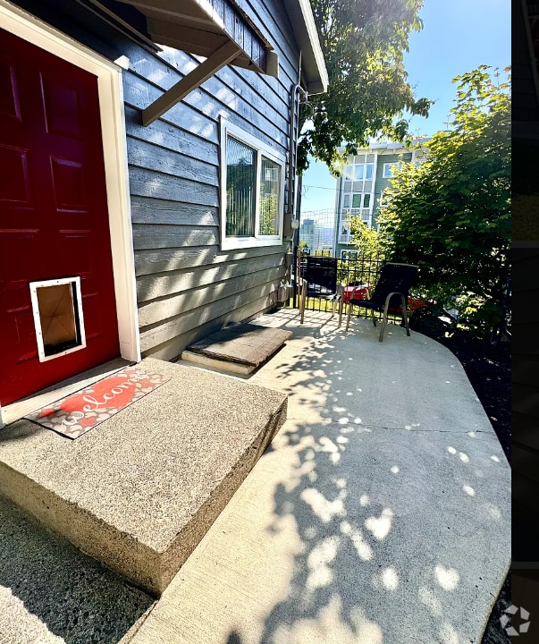 Building Photo - 1702 S G St Rental