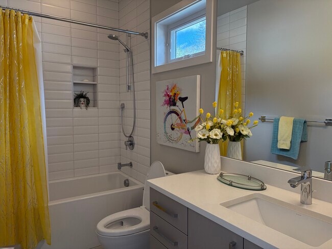 Baño compartido - 11217 NE 88th St