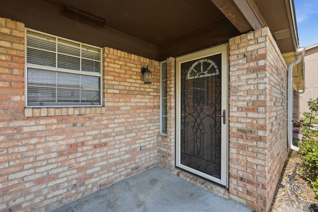 Photo - 1807 Whispering Oaks Ln