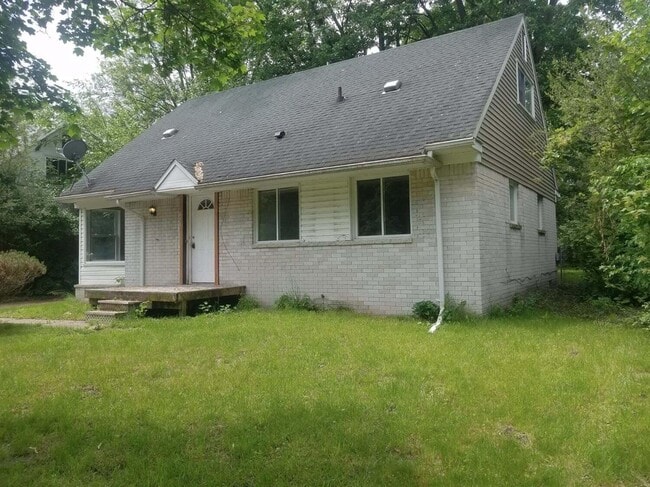 Photo - 678 Cayuga St House