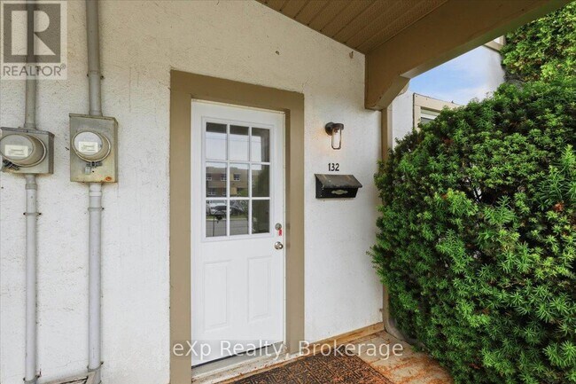 Photo - 132 MacDonald Ave