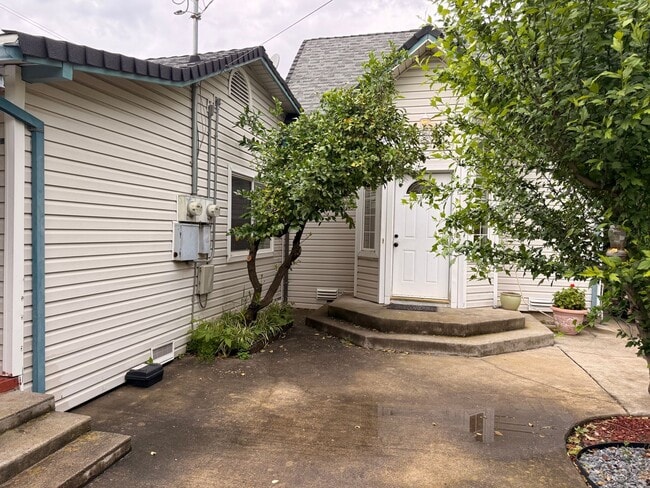 Building Photo - 5511 San Francisco Blvd Unit A 5511 San Francisco Blvd