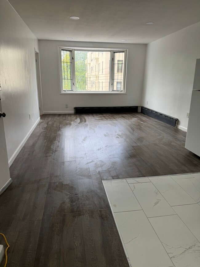 Living room - 54 Ravine Ave Unit 1