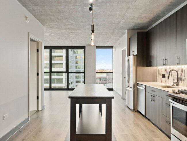 Photo - 1333 W Lake St