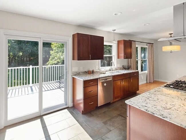 Photo - Modern Comfort on East Terrace — Perfect for Families or Professionals