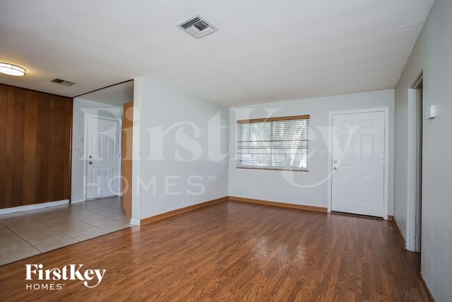 Photo - 607 Faber Dr