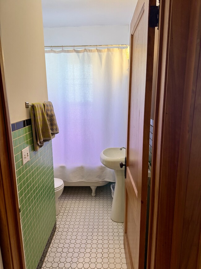 Photo - 3218 Bryant Ave S Unit #2