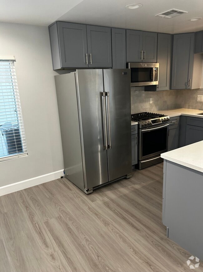 Building Photo - 7814 Lindley Ave Rental