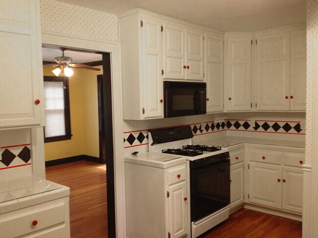 Photo - 5033 Walnut St