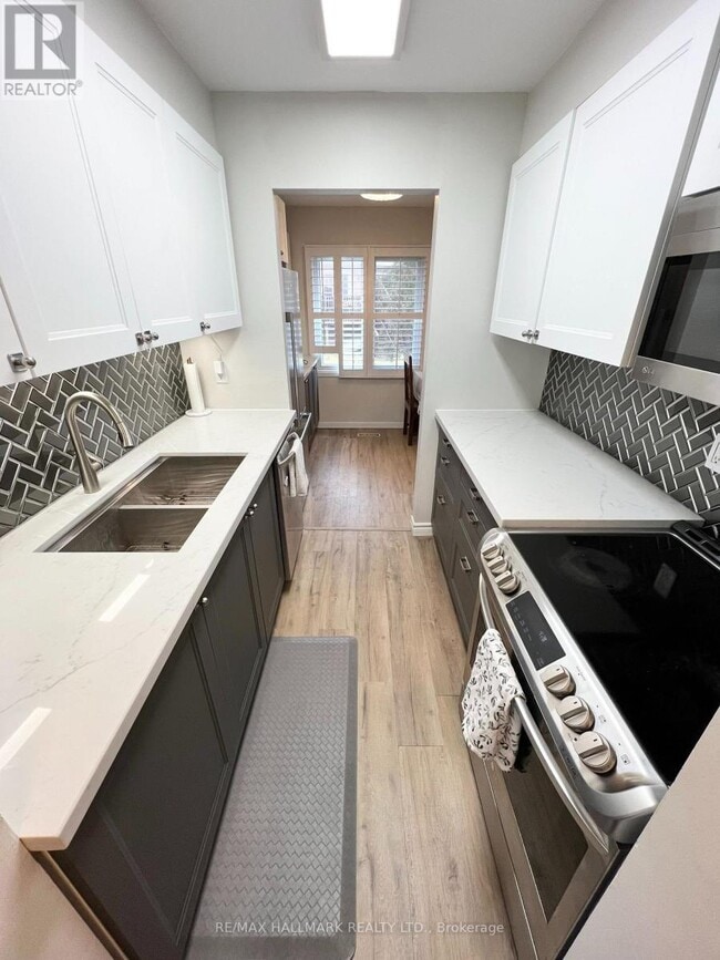 Photo - 15 Guildwood Pkwy