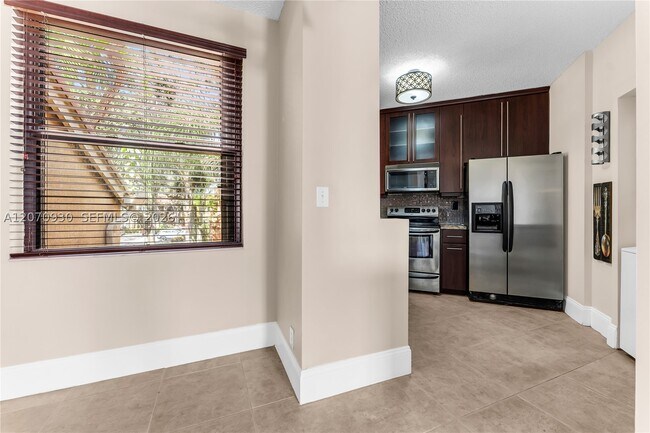 Photo - 15563 N Miami Lakeway Unit 204