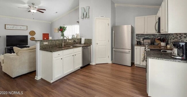 Photo - *** November Promotion -- Sign lease by No...