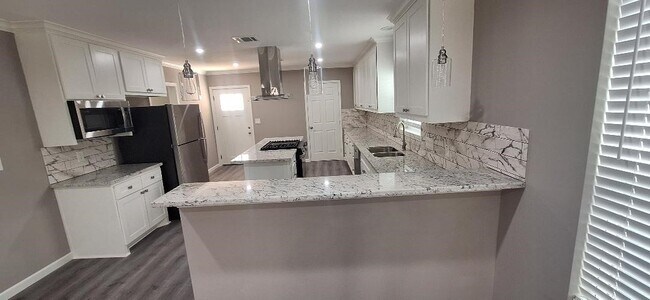 Photo - 5210 Polk St