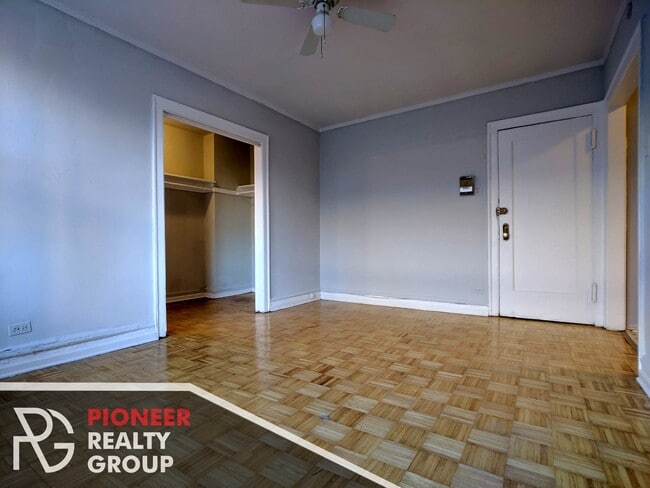 Photo - 711 W Belmont Ave Unit 404