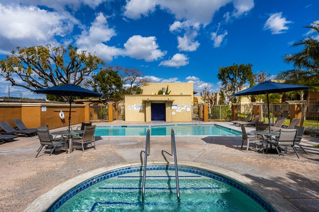 Las Flores Gardens Apartments