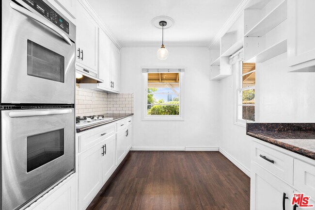 Photo - 1739 Preuss Rd