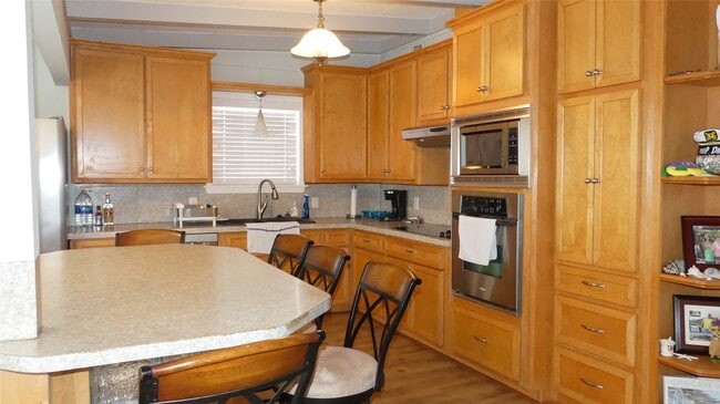 58 Lakeside Dr
