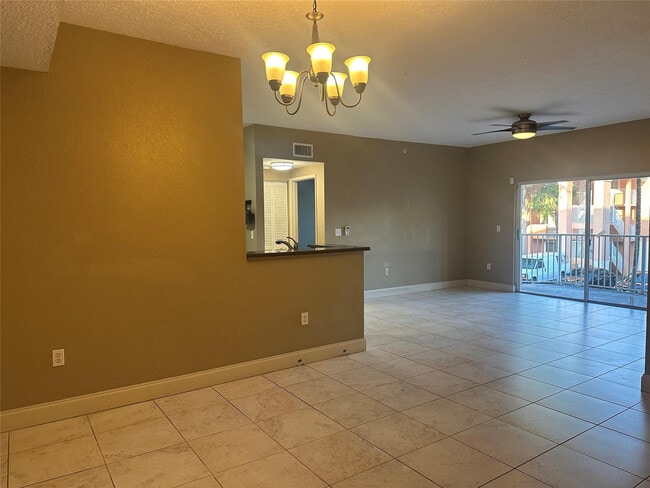 Photo - 6928 SW 39th St Unit 207