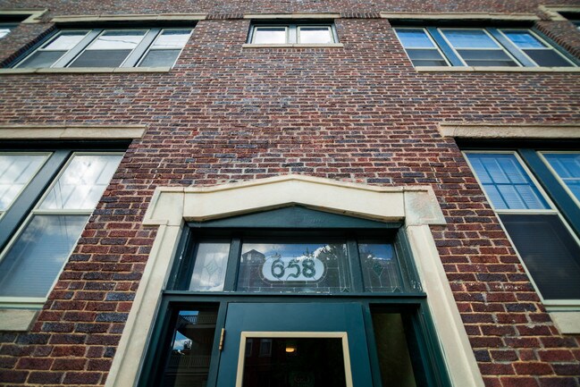 Utomin Apartments