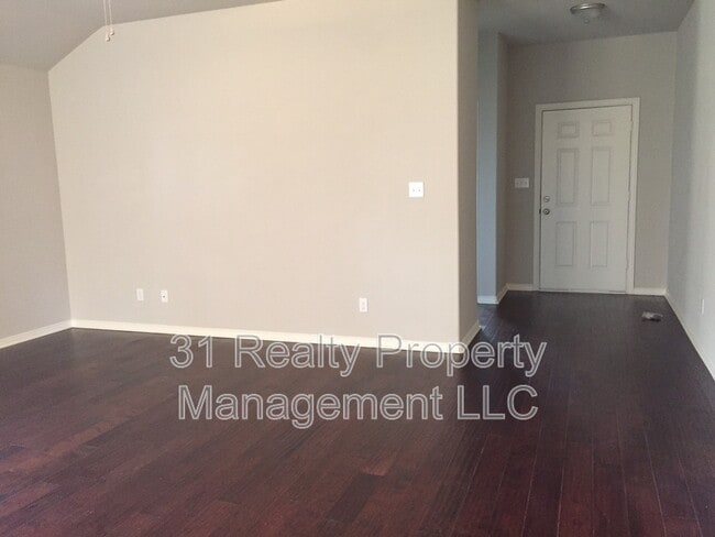 Photo - 3115 N Hickory St