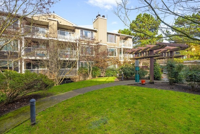 Photo - 300 N 130th St Unidad #7104