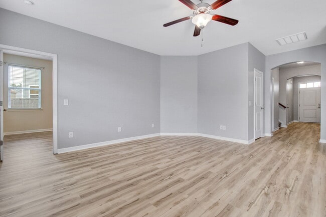 Photo - 403 War Admiral Ln
