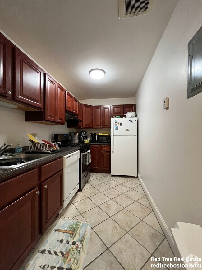 Building Photo - 140 Kenrick St Unit #4 Rental