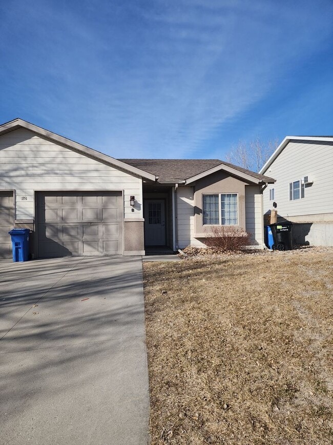 Building Photo - 1351 E Oakland St Unit B