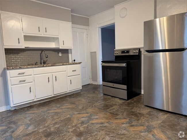 Building Photo - 2 CHARLES APT #2 St Unit 2