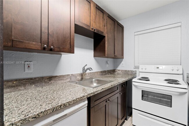 Photo - 980 NE 170th St Unit 118