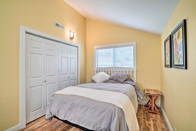 Photo - 550 36th Ave
