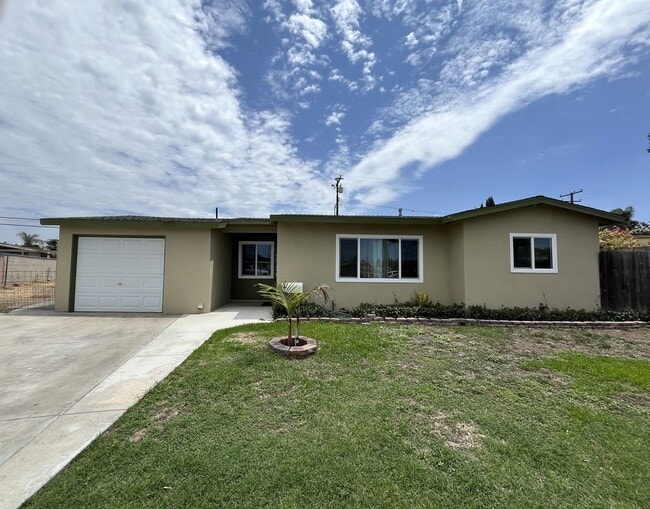 Building Photo - Remodeled 3 bedroom, 1 1/2 bathroom house. Large private yard!