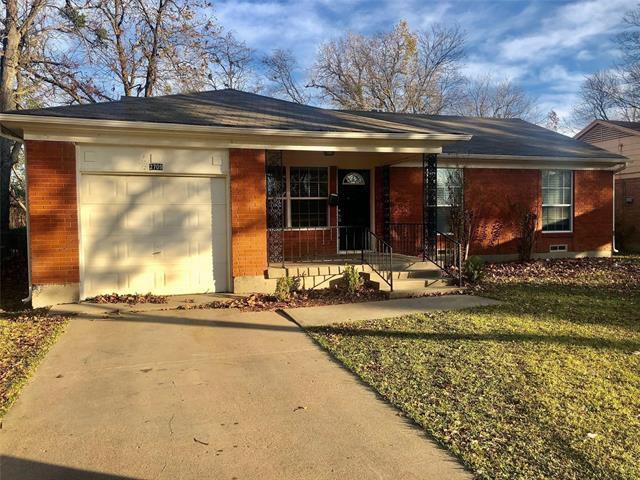 Building Photo - 2709 Highwood Dr