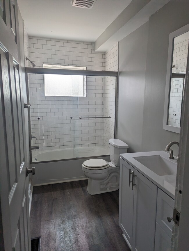 Photo - 366 Gilbert St