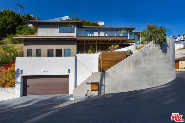 Building Photo - 1653 Sunset Plaza Dr Rental