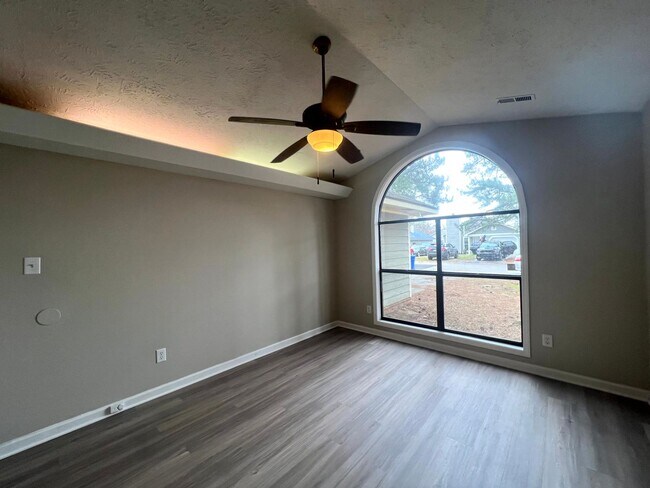 Photo - 544 Auburndale Ln