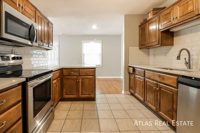 Photo - 512 W 101st St